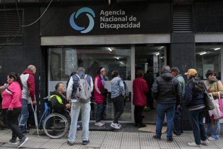 El Gobierno eliminó más áreas en el Ministerio de Salud y redefinió la gestión de Discapacidad